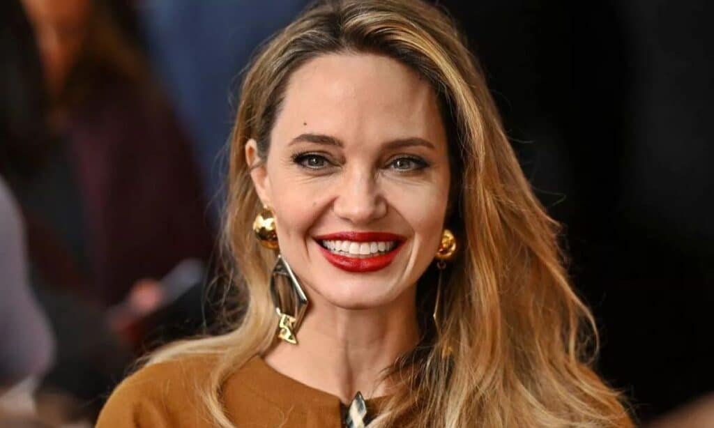 Angelina Jolie filmsandfacts.com